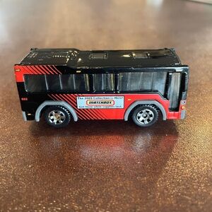 BLACK/RED CITY METRO CITY SHUTTLE BUS MATCHBOX 1/64 DIECAST
